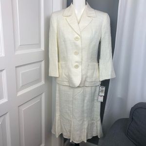 Kasper Fitted 2 Piece Skirt Suit Ivory Sz 10P NWT